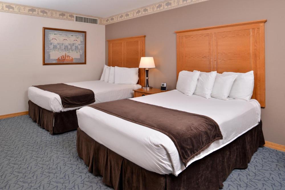 Deluxe Queen Room with Two Queen Beds interior